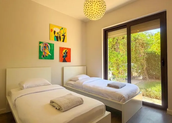 Stylish 4br Lux Pool Near Marina, Nanny Villa
