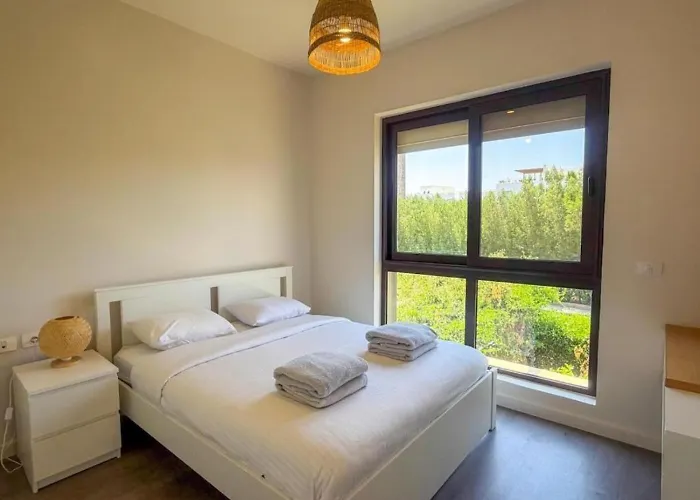 Villa Stylish 4br Lux Pool Near Marina, Nanny