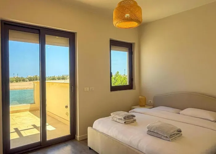 Stylish 4br Lux Pool Near Marina, Nanny Villa