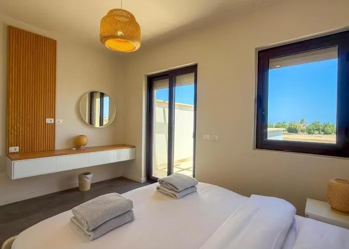 Stylish 4br Lux Pool Near Marina, Nanny Villa
