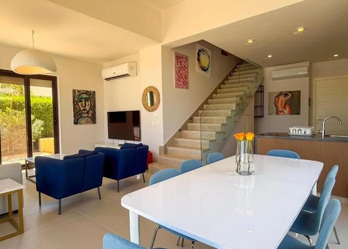 Stylish 4br Lux Pool Near Marina, Nanny Hurghada